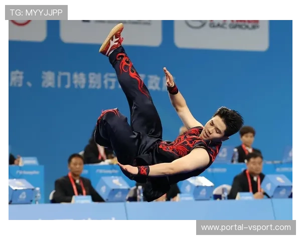 全运会武术南拳决赛选手展现传统技法，观众席掌声不断